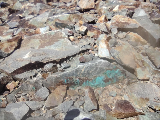 Mineral a depositar.