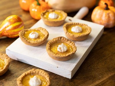Con solo 1 paquete de tapas de empanadas, prepará estas tartitas de calabaza exprés y súper ricas