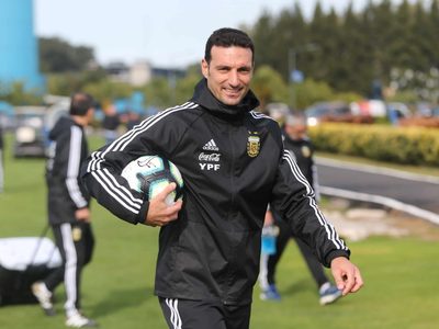 Sorpresa de Scaloni: el convocado de urgencia a la Selección Argentina por la lesión de Acuña