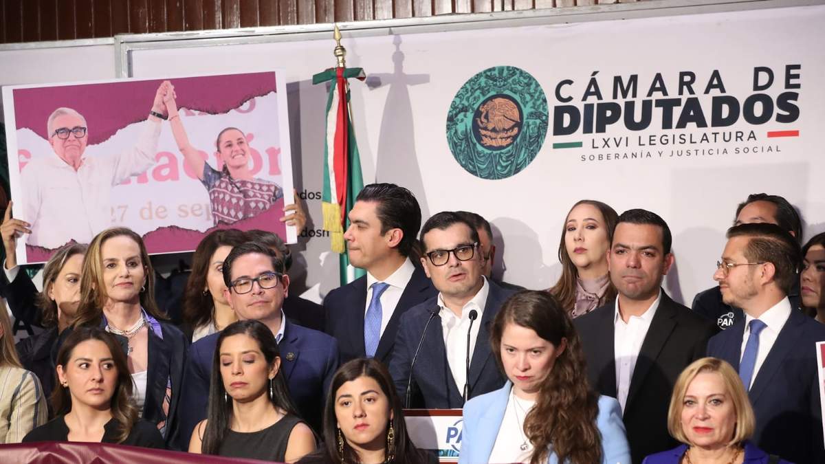 Panistas en la conferecia en San Lázaro