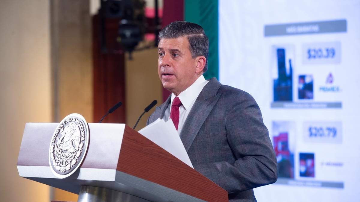 El procurador Ricardo Sheffield durante la presentación de las quejas por la atención médica privada