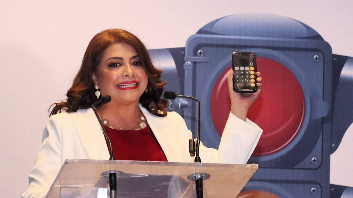 Clara Brugada propuso regular el tráfico a través de semáforos inteligentes