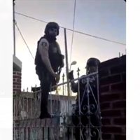 Policías sustraen de una casa a siete estadunidenses; los liberan por falta de pruebas (Videos)