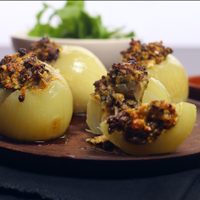 Cebollas rellenas: un plato original y delicioso que sorprende por su cremosidad y sabor