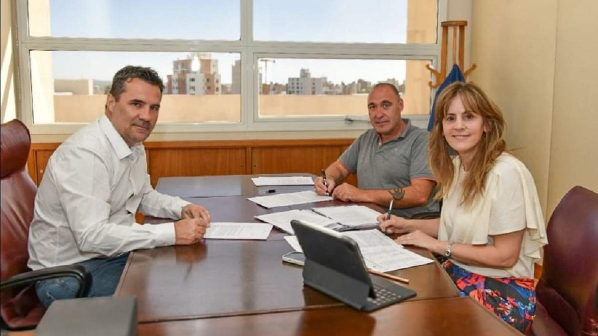 Los diputados Darío Martínez, Lorena Parrilli y Darío Peralta. Fuente: (Prensa UP)