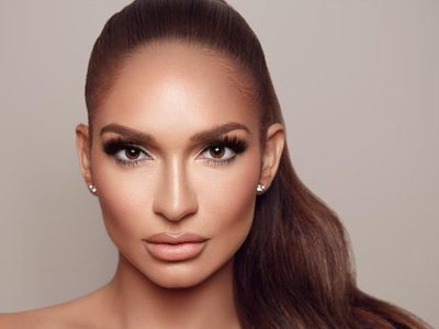 "¡Son potentes!" Kimberly Reyes apretó su delantera y ¡alertó a cardíacos!