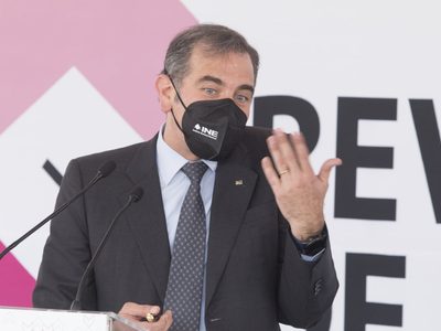 Lorenzo Córdova exhibe ataques de AMLO contra el INE en cumbre mundial