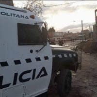 Un policía herido y un hombre muerto en Villa Ceferino