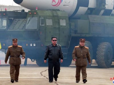 Con lentes de sol y chaqueta de cuero: el video hollywoodense de Kim Jong Un y su nuevo misil