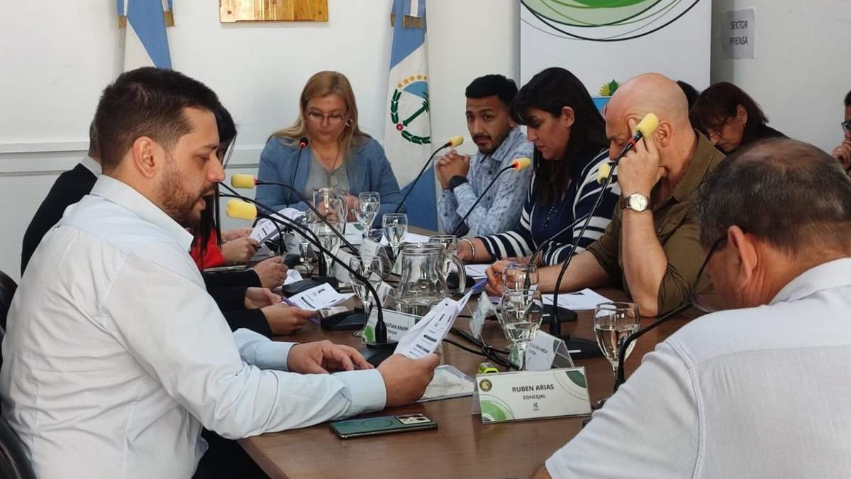 El proyecto sobre deudores alimentarios se enmarca en la ley provincial N° 2333 y su artículo 14. Fuente: (Centenario Digital).
