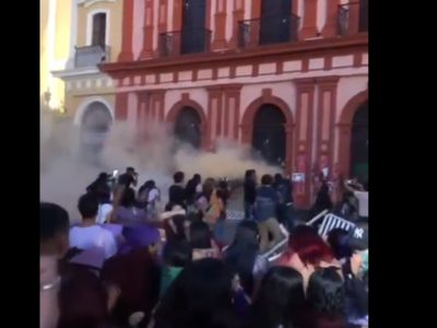 Destituyen a Subsecretario de Seguridad de Colima por usar gas lacrimógeno contra mujeres en 8M