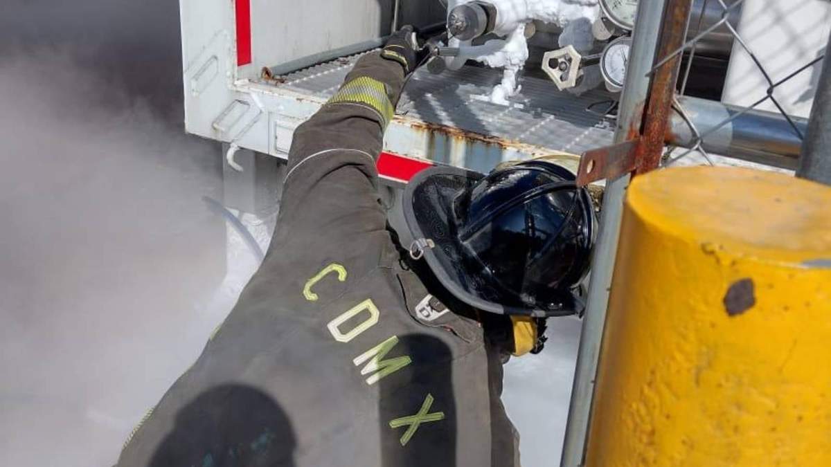 Los bomberos acudieron a atender la emergencia