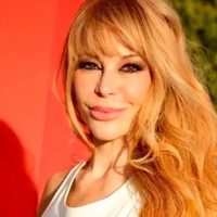 A los 70 años, Graciela Alfano se despide del verano con un original microbikini verde