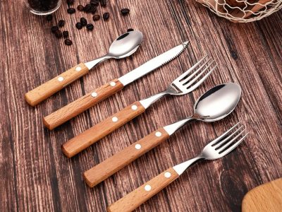 Con solo 2 ingredientes, el secreto de la abuela para limpiar tus cubiertos de madera y quitarles todo el sarro