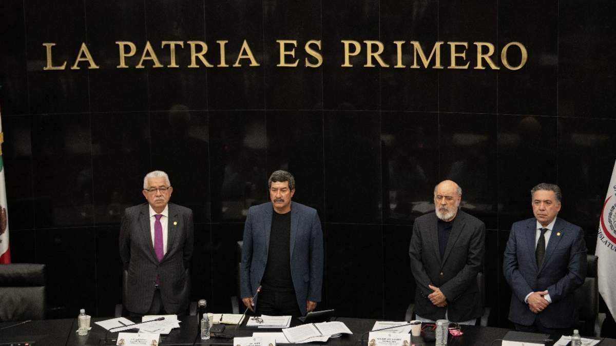 El homenaje se realizó durante el segundo conversatorio sobre la Ley Telecom