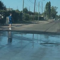 La pérdida de agua que está afectando a la calle Vieytes en Luján de Cuyo