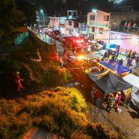 Mueren un adulto y cinco menores por desgajamiento de cerro en Naucalpan (Video)