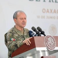 Elementos de la Marina roban uniformes y los venden a la delincuencia organizada