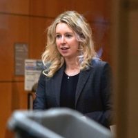 La CEO de Theranos pierde intento de evitar la cárcel; deberá pagar 452 millones de dólares