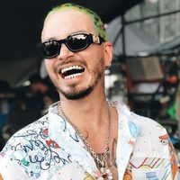 ¿Quién es? J Balvin tiene la mejor compañía y esta foto lo demuestra. ¡Santos cielos!