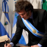 Facultades de la SIDE: la oposición presentó un amparo judicial para revertir el DNU de Javier Milei