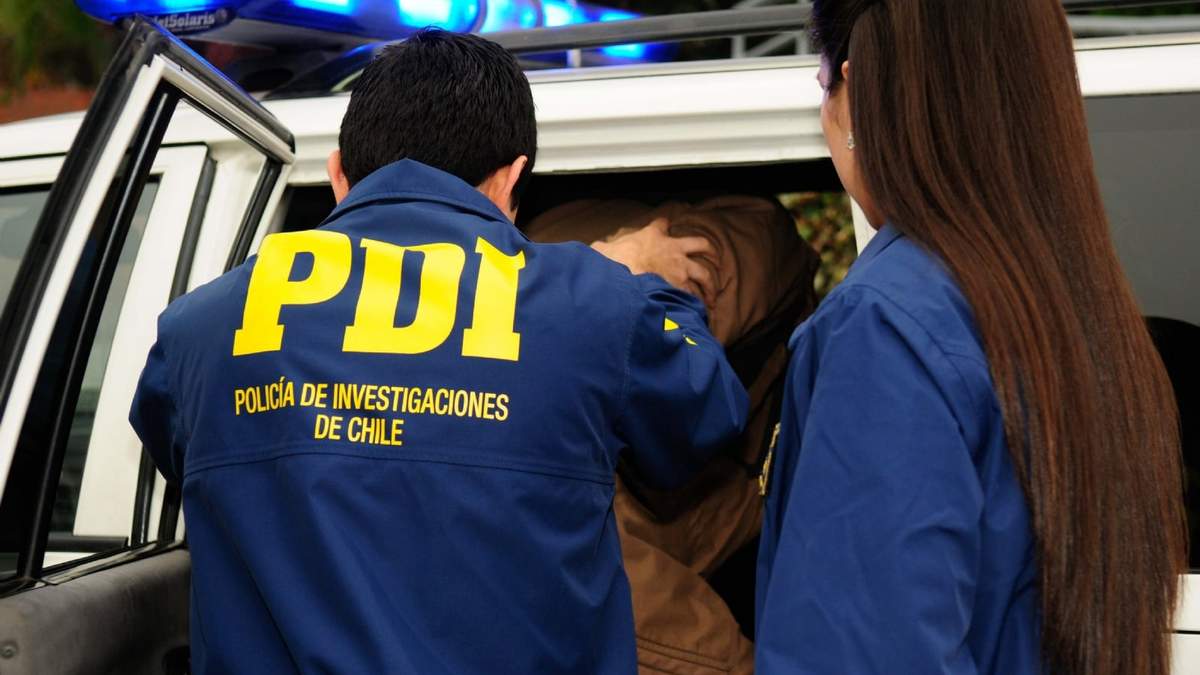 Imagen ilustrativa de una detención en Chile. Fuente: (Twitter)