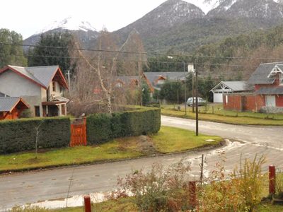 Villa La Angostura: rebasaron las cloacas en las inmediaciones del arroyo Las Piedritas