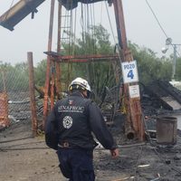 Rescatistas inyectarán concreto en pozo de mina para evitar filtraciones de agua en "El Pinabete"