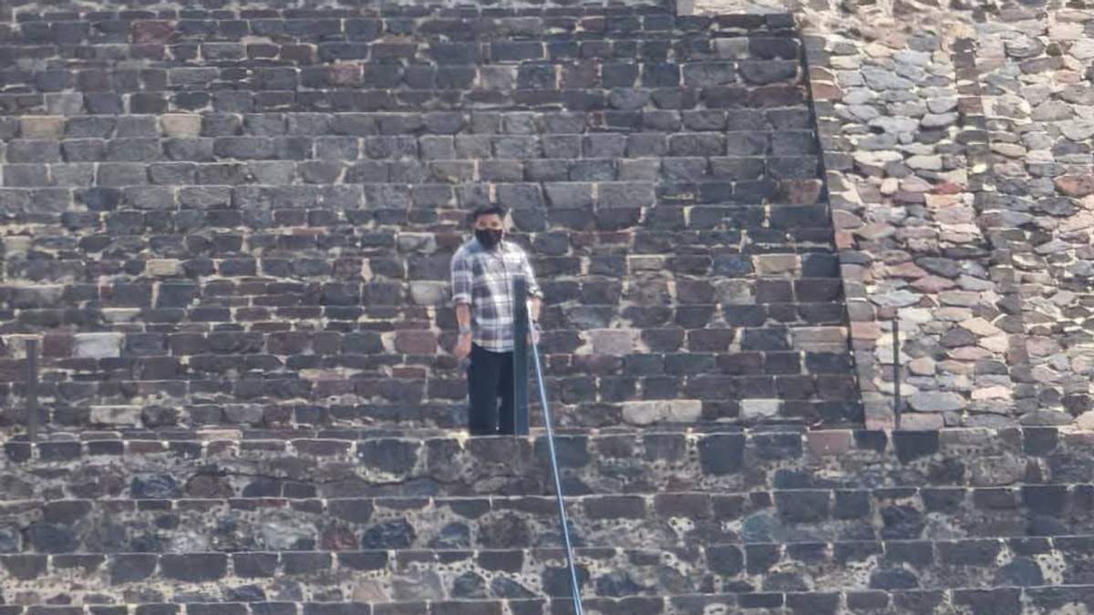Hombre que disparó desde la Pirámide de la Luna contra turistas de Teotihuacán