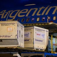 Llegan más vacunas: cuántas dosis de Sinopharm y AstraZeneca arribarán durante el fin de semana
