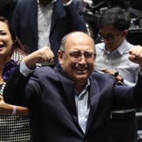 Me llama la atención que el Ejecutivo quiera regir dos poderes: Rubén Moreira