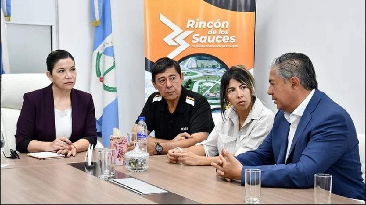 El convenio impulsa la pavimentación de tres rutas provinciales y la construcción de la EPET N° 24 en Rincón de los Sauces. Fuente: (Gobierno de Neuquén)
