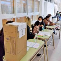 ELECCIONES 2021: el show de dos abuelos que divirtió a una mesa neuquina
