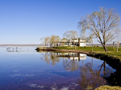 Enigma en las profundidades: qué ocurre con la misteriosa cabeza hundida en el lago Mari Menuco