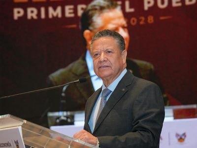Menchaca se pronuncia sobre disputa en planta de Cruz Azul y se ofrece como mediador