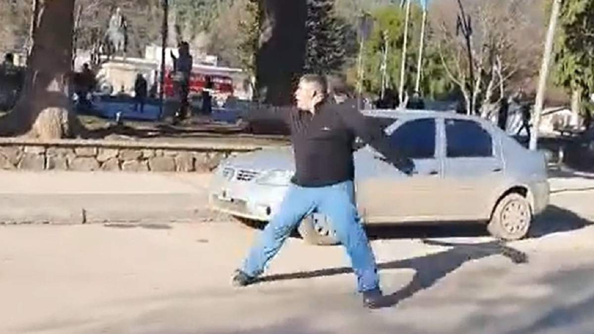 El hombre fue retratado mientras efectuó una serie de disparos. Fuente: RSM