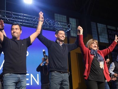 Koopmann aseguró que los otros candidatos "responden a intereses de los partidos nacionales"