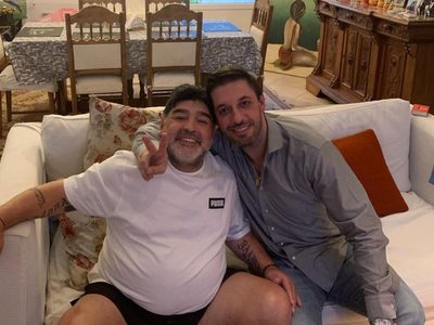 Todos contra Matías Morla: allanaron la casa de una persona cercana al abogado de Maradona