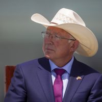 Articulista del WSJ pide despedir al embajador Ken Salazar por respaldar reforma eléctrica de AMLO