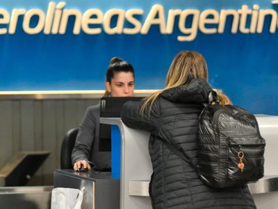 El Gobierno lanzó fuertes críticas a los aeronáuticos por los paros