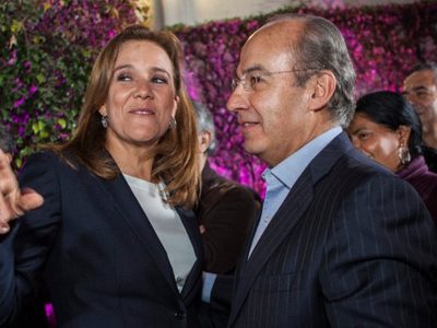 Calderón y Zavala firman petición para regresar la estatua de Colón a Paseo de la Reforma
