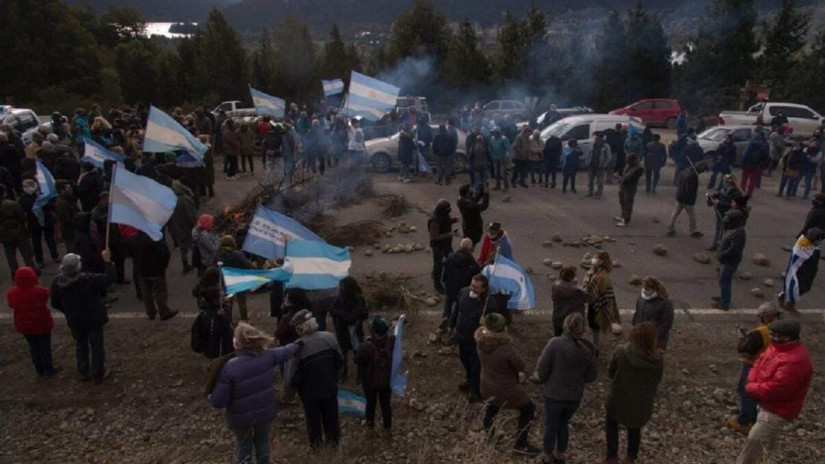 Protesta contra las usurpaciones en la Patagonia. Fuente: (Twitter)