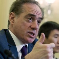 Trabajar en Washington es 'tóxico, caótico, irrespetuoso y subversivo”, dice Shulkin tras despido