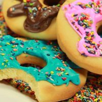 Galletitas donuts: con 1 solo huevo, prepará esta receta ideal para acompañar con mates o un rico café