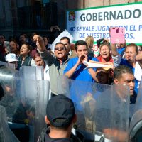 Vive Michoacán otro día de protestas de trabajadores de la Salud para exigir salarios (Video)