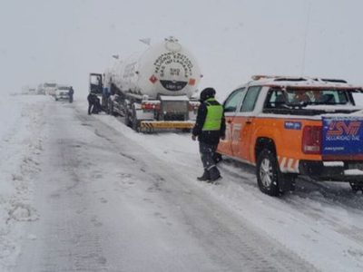 Varios turistas debieron ser rescatados debido al temporal de nieve