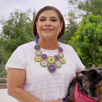 Brugada destaca en spot de su primer informe la entrega de apoyos sociales
