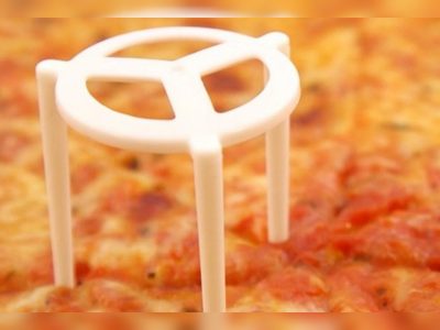 No tires el plástico "guardapizza" y creá este fabuloso organizador para el cuarto de tu hijo