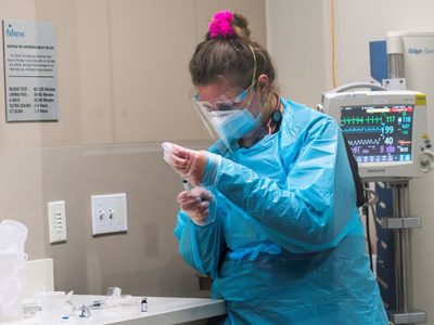 Bajaron los casos de coronavirus en Neuquén, pero la ocupación de camas de terapia intensiva no cede