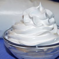 Sin gastar nada: prepará este merengue sin huevos, con un ingrediente que sobra en tu cocina